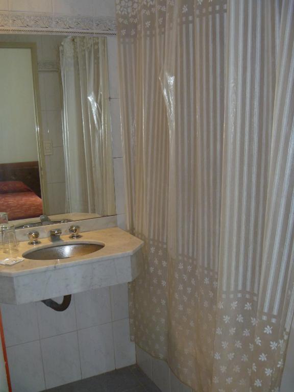 Hotel Turista Buenos Aires Rum bild