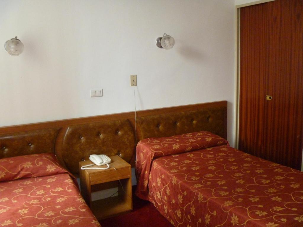 Hotel Turista Buenos Aires Rum bild