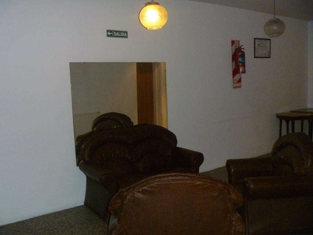 Hotel Turista Buenos Aires Exteriör bild